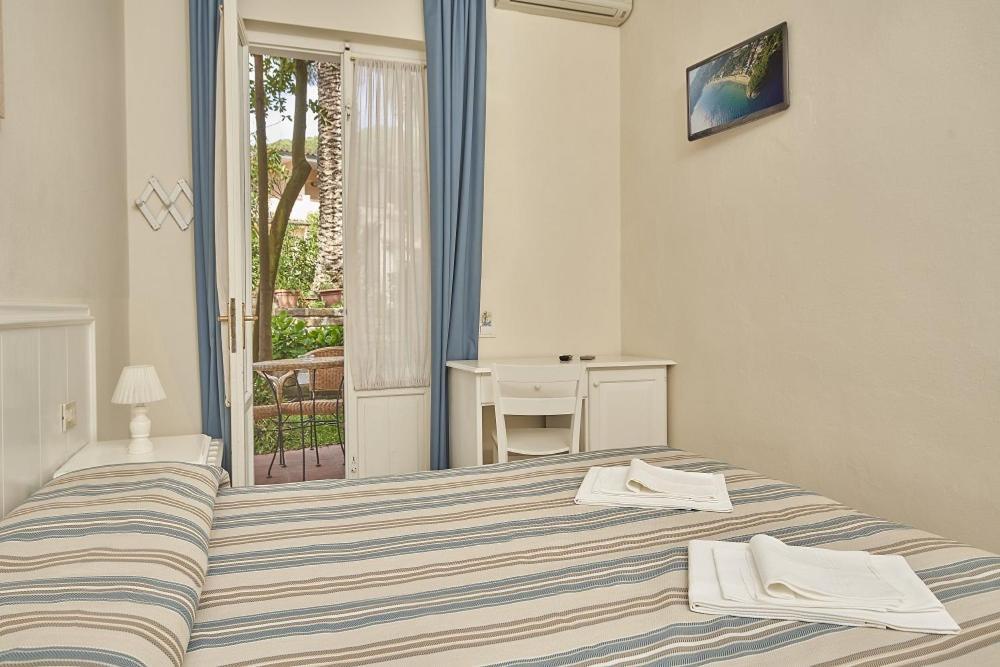 Hotel Villa Rodriguez Capoliveri  Exterior photo